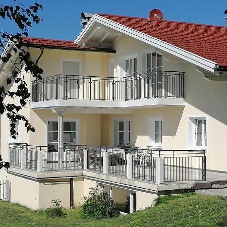Wunderschoene Ferienwohnung Mit Seeblick Zell am Moos Buitenkant foto