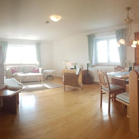 Wunderschoene Ferienwohnung Mit Seeblick Zell am Moos Buitenkant foto