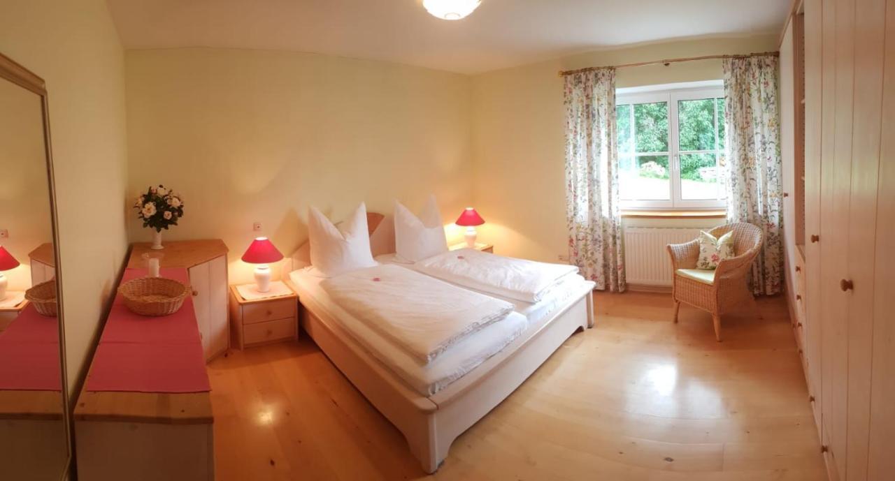 Wunderschoene Ferienwohnung Mit Seeblick Zell am Moos Buitenkant foto