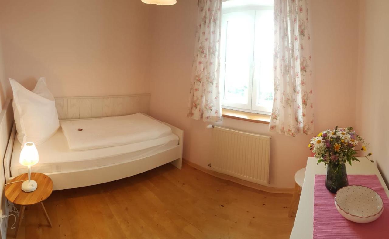 Wunderschoene Ferienwohnung Mit Seeblick Zell am Moos Buitenkant foto