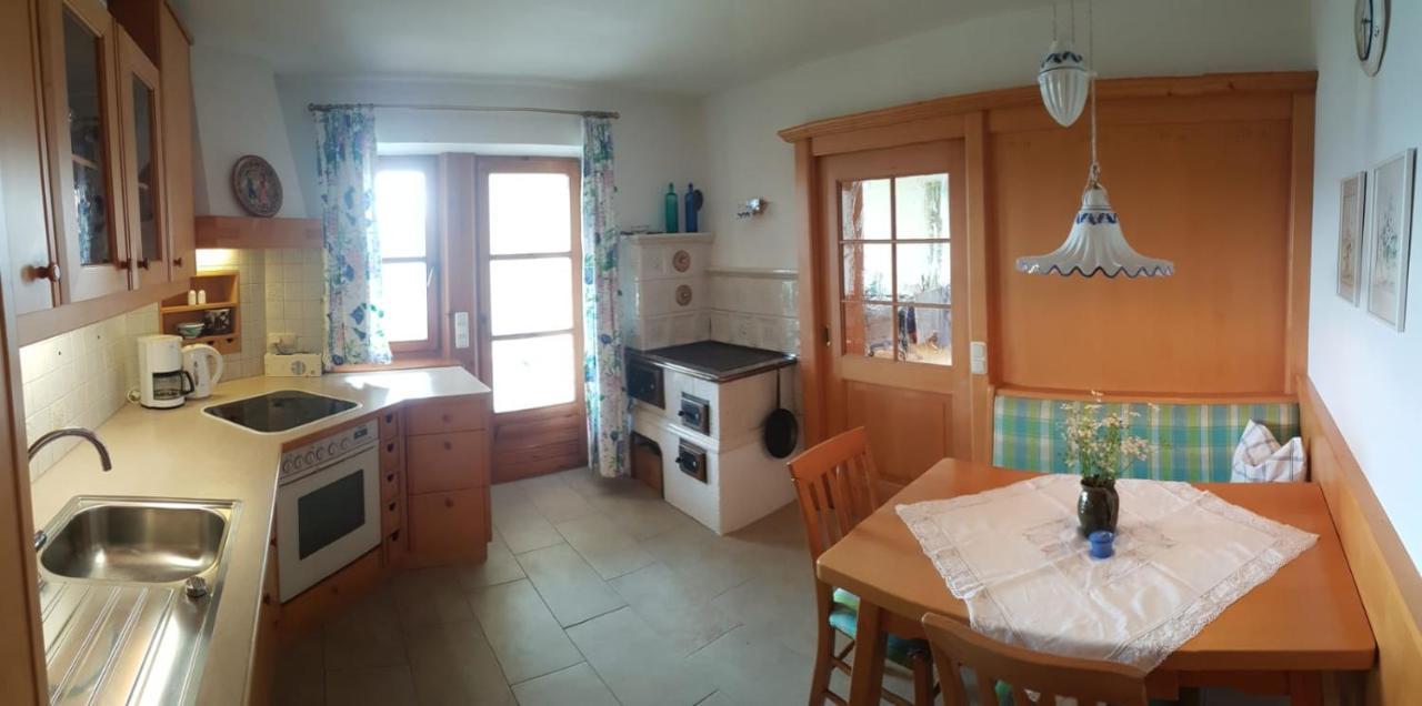 Wunderschoene Ferienwohnung Mit Seeblick Zell am Moos Buitenkant foto