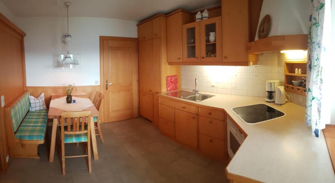 Wunderschoene Ferienwohnung Mit Seeblick Zell am Moos Buitenkant foto