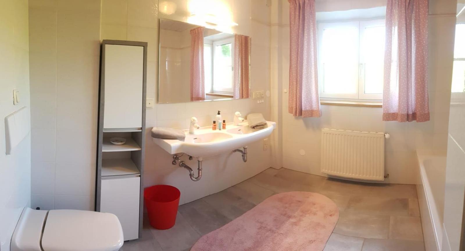 Wunderschoene Ferienwohnung Mit Seeblick Zell am Moos Buitenkant foto