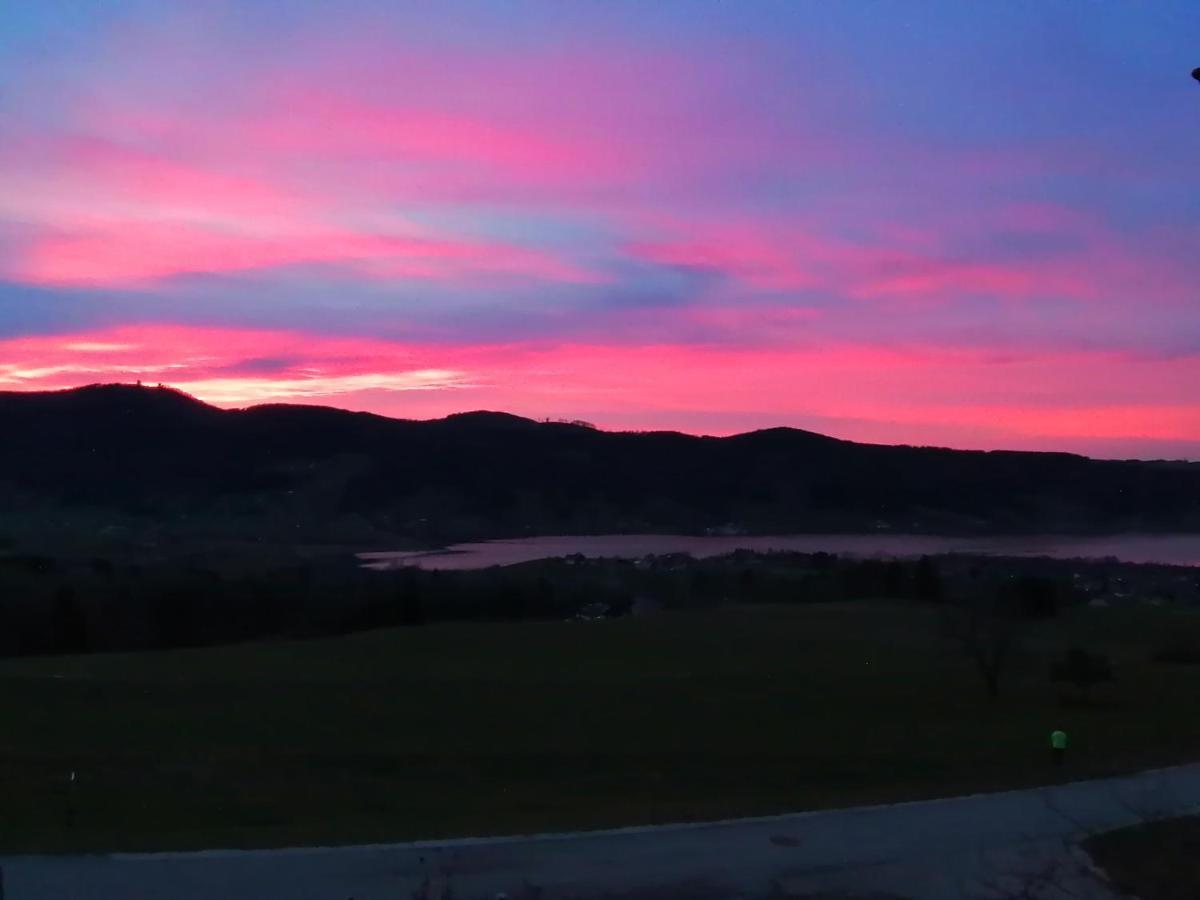Wunderschoene Ferienwohnung Mit Seeblick Zell am Moos Buitenkant foto